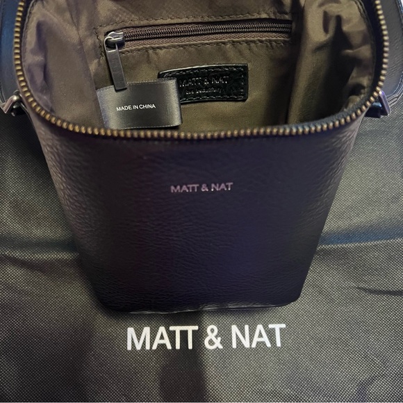 Cross Body Bag - Picture 8 of 11